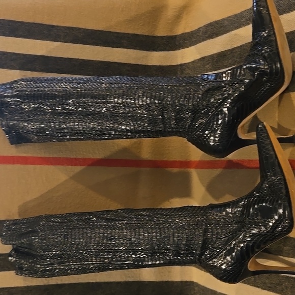 Manolo Blahnik Black Snakeskin Boots Sz 37 - Picture 2 of 9